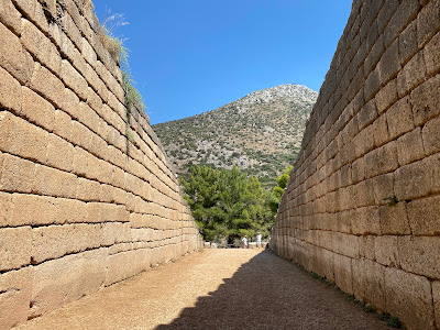 "Treasury of Atreus" or "Tomb of Agamemnon" — fotografia 3