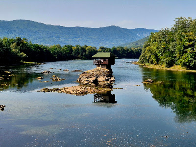 Drina river Small House