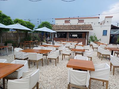 Căminul Cultural Vama Veche – Bistro, Bar & Garden — fotografia 4