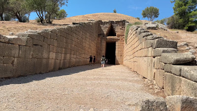 "Treasury of Atreus" or "Tomb of Agamemnon" — fotografia 2