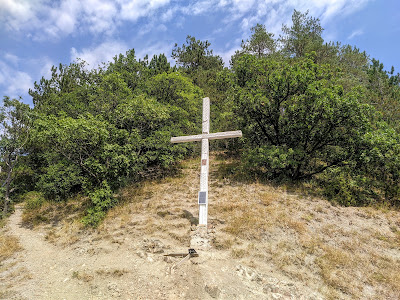 Pancharevo Viewpoint with Cross and Bench — fotografia 4