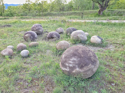 Trovantii din Salatrucel