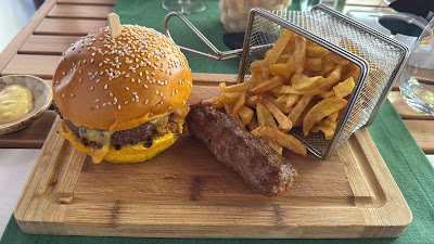 Hambar Bistro - Steak, Salads and Wine Bar — fotografia 4