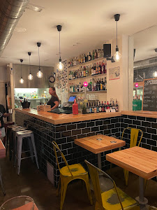 Entre Hores - Tapas, Vermut & Cocktails — fotografia 5