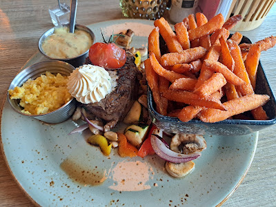 Kafe Koselig Bar & kjøkken Kyrksæterøra — fotografia 4
