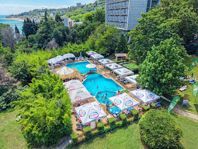 Ti Pool & Bar - Открит минерален басейн Варна