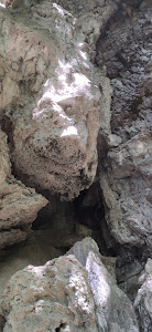Waterfall and a cave "Futula" — fotografia 4