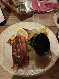 Рибарски ресторан Фоча / Fish Restaurant Foča — fotografia 3