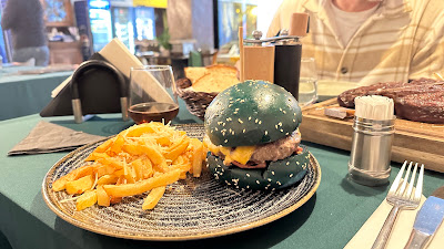 Hambar Bistro - Steak, Salads and Wine Bar — fotografia 3