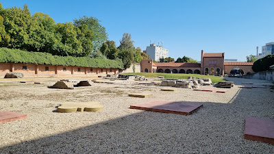Medieval Ruin Garden — fotografia 3