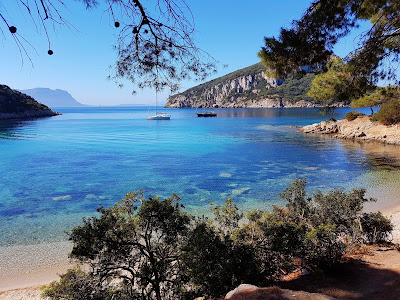 Spiaggia di Cala Moresca — fotografia 4