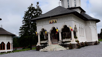 Mănăstirea Izvoru Mureșului — fotografia 2