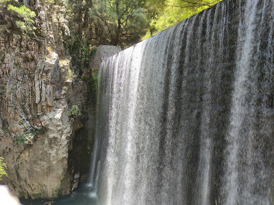 Stone bridge and waterfall of Palaiokarya — fotografia 4