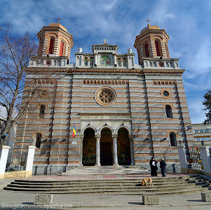 Catedrala Arhiepiscopală „Sfinții Apostoli Petru și Pavel”