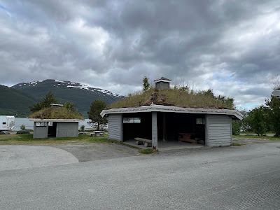 Hatteng Rest Stop, public facility with toilet — fotografia 3