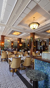 Gundel Cafe Patisserie Restaurant — fotografia 3