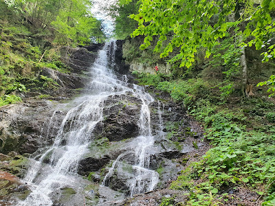 Cascada Urlătoarea Lupilor