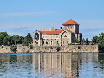 Tata Castle