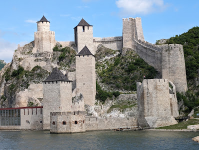 Cetatea Golubăț