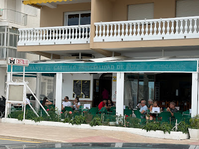 Restaurante Castillo. Muy Rico El Desayuno. Especialidad Fritura Y Pulpo En Adobo.