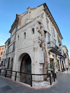 Porta Leoni