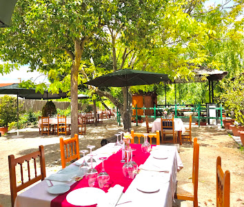 Restaurante-Granja Escuela El Castillo( Cuevas de Piñar)