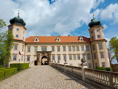 Mníšek pod Brdy Chateau