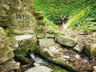 Anyák kútja