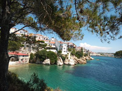 Paralia Plakes