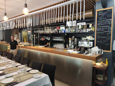 Restaurante Cuatro Hojas (by Juanjo Carabajal)