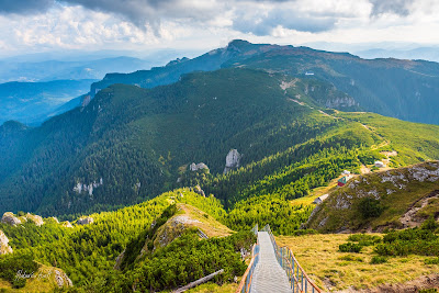 Scări acces stație meteorologică - Vârful Toaca 1904 m