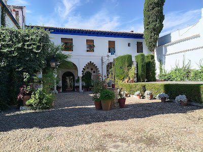 El Patio de la Casa de Las Campanas